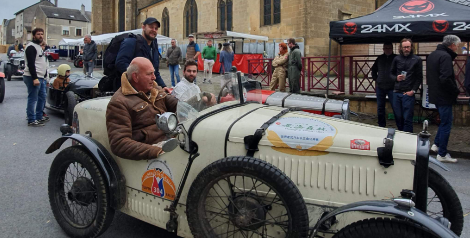 Austins bij de Grand Prix Retro Yvois in Carignan, Frankrijk